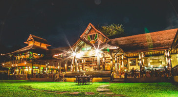 The River Market outside